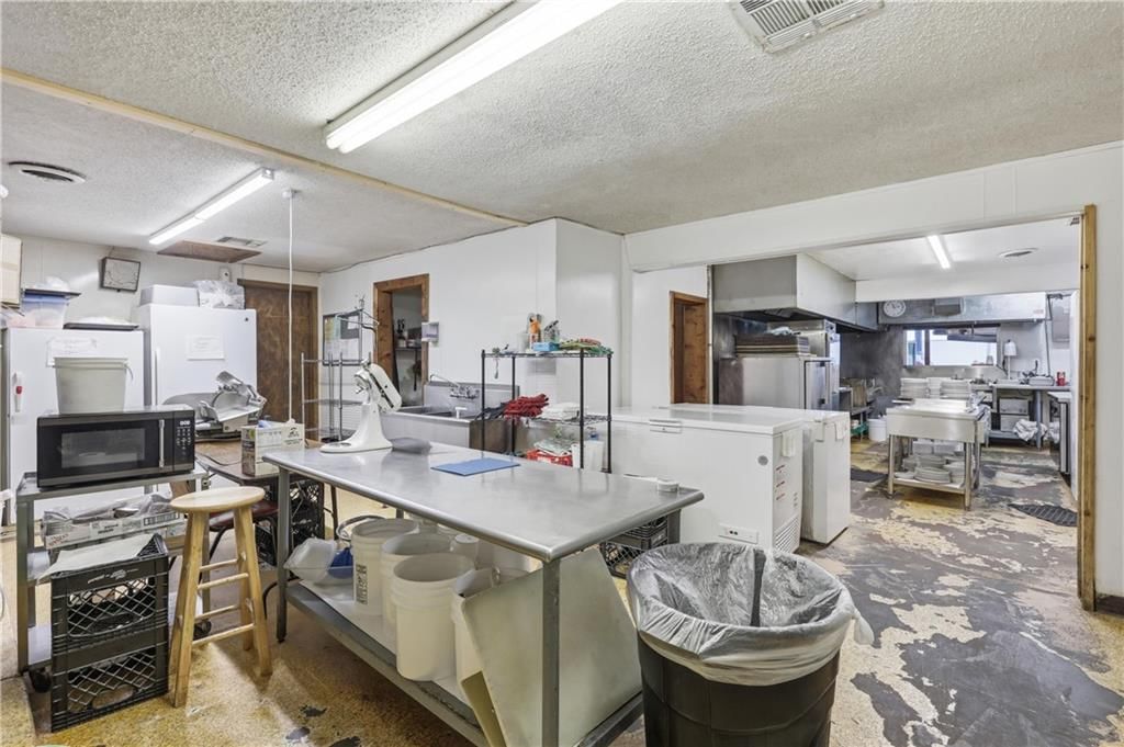 2447 Military Avenue — photo 30