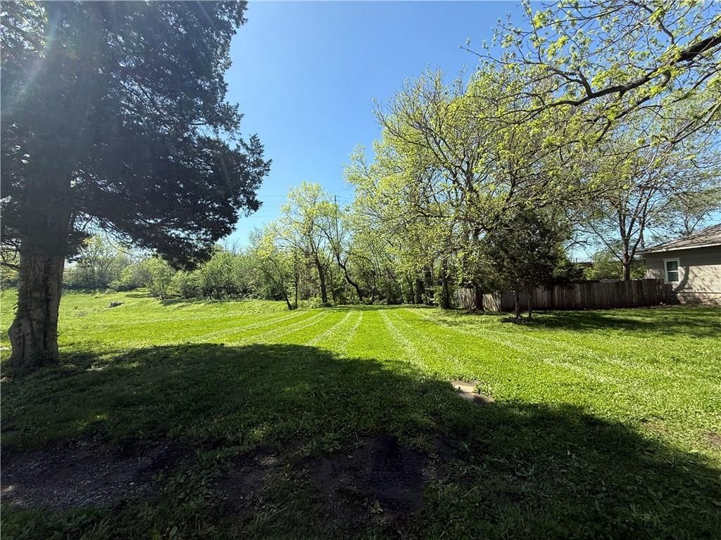 1239 W South Street — photo 3
