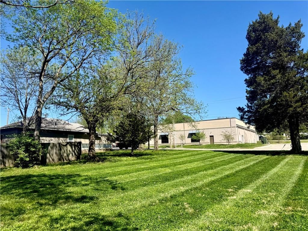 1239 W South Street — photo 4