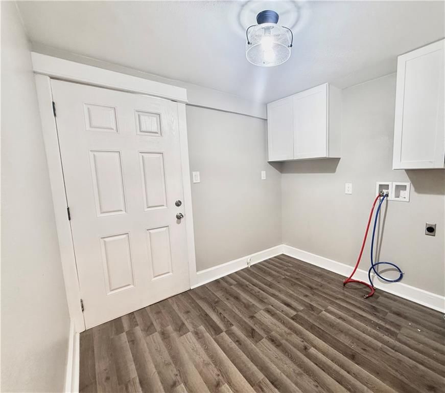 1239 W South Street — photo 8