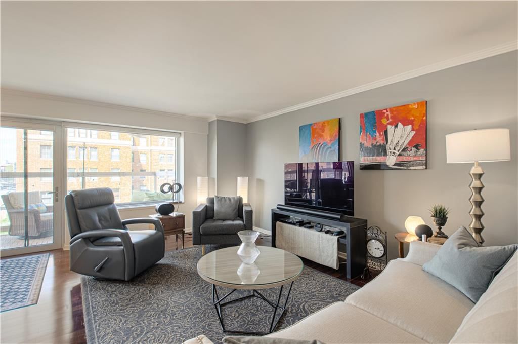 221 W 48th Street — photo 8