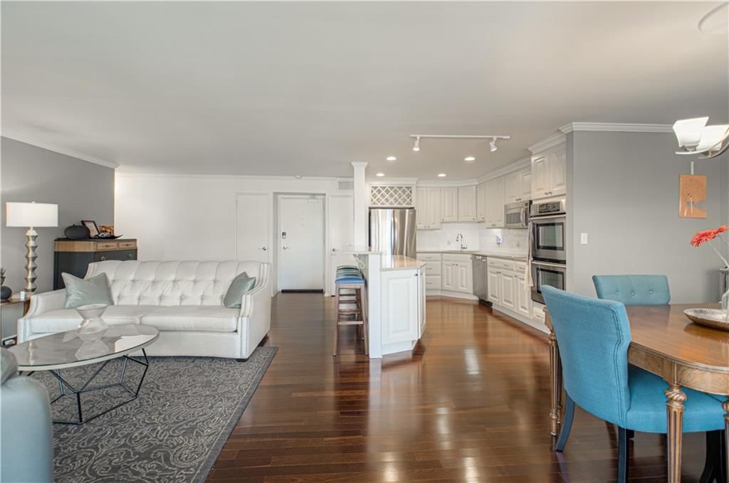 221 W 48th Street — photo 11