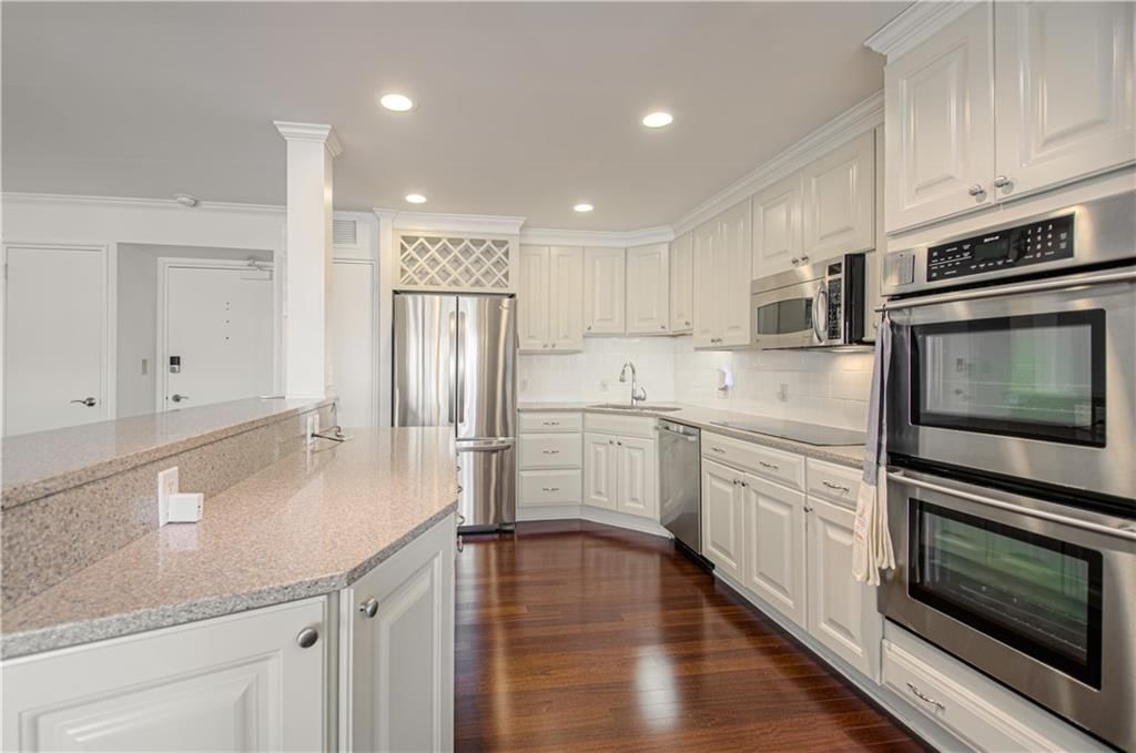 221 W 48th Street — photo 13