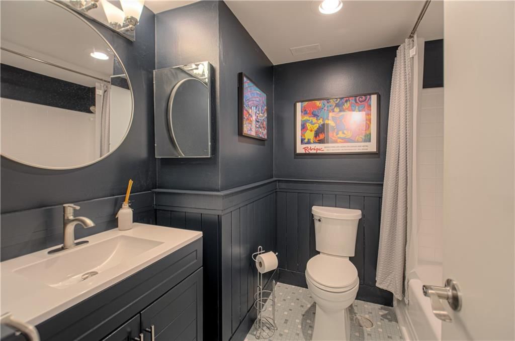 221 W 48th Street — photo 16