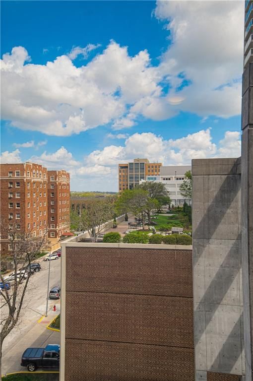 221 W 48th Street — photo 20