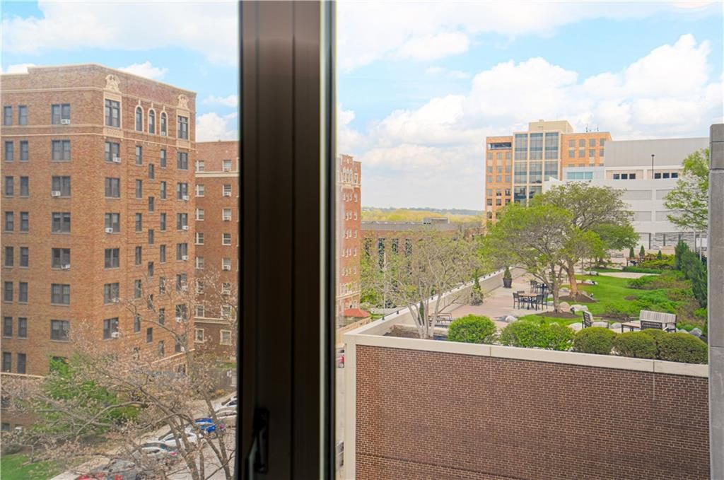 221 W 48th Street — photo 21