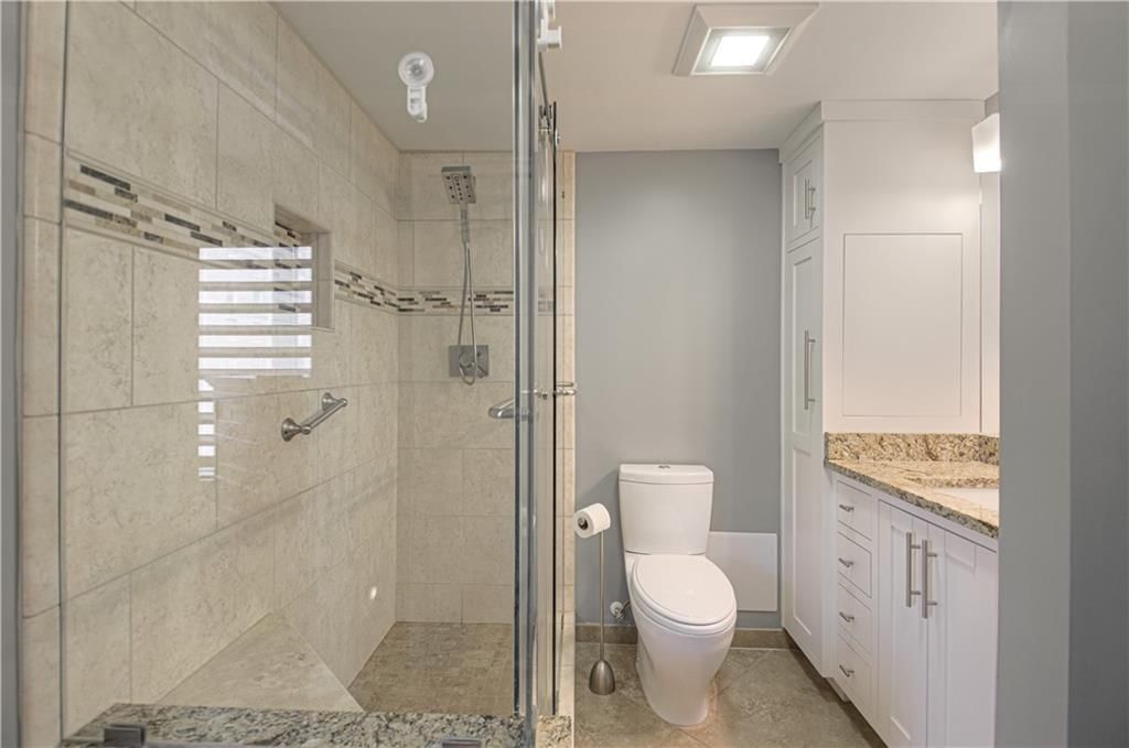 221 W 48th Street — photo 25