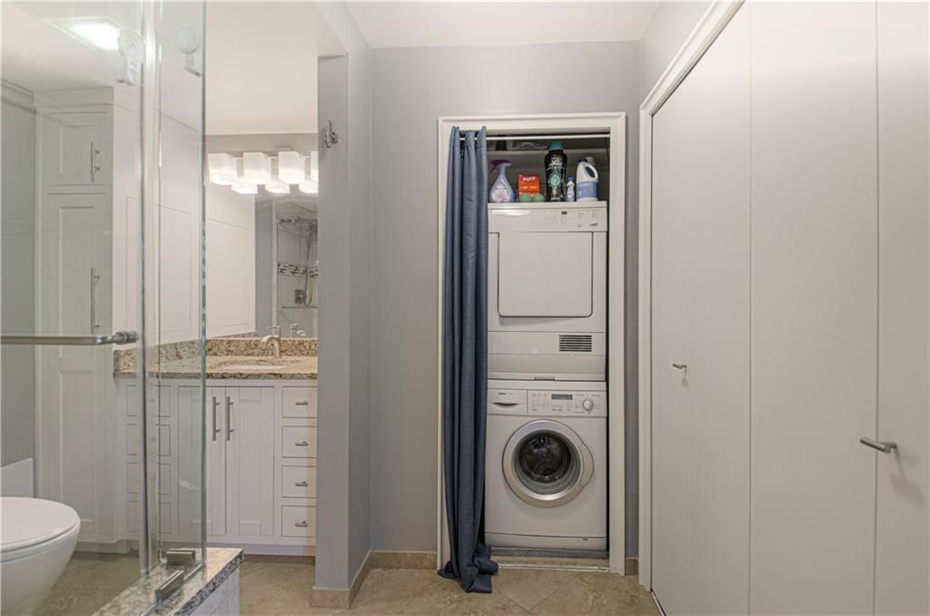 221 W 48th Street — photo 27