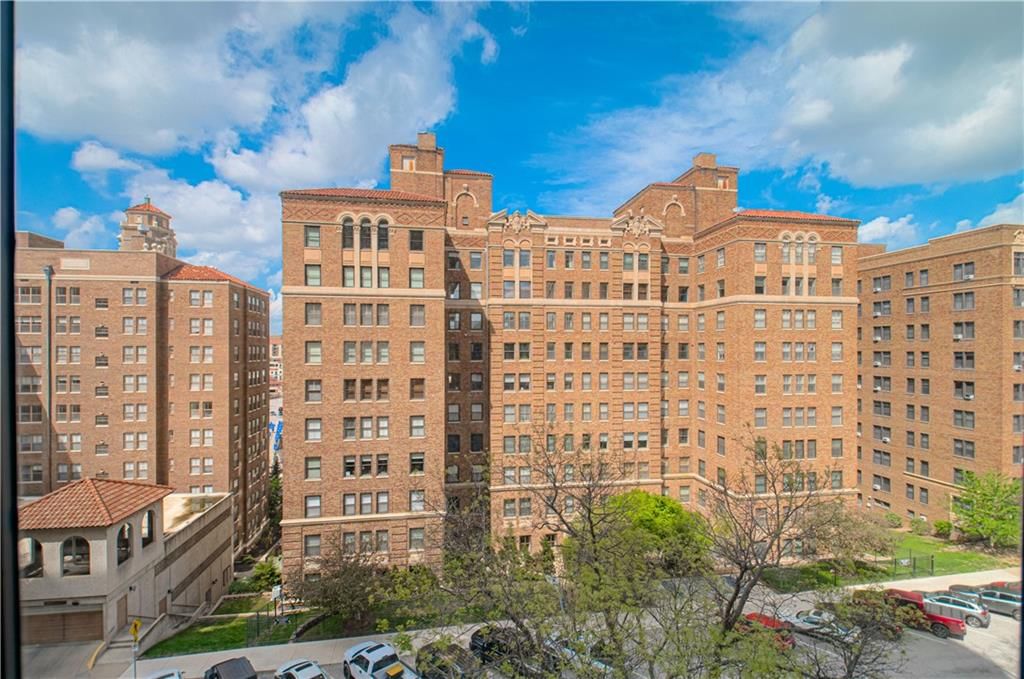 221 W 48th Street — photo 31