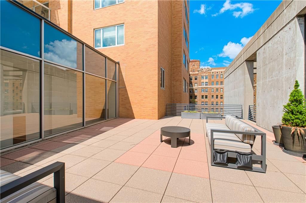 221 W 48th Street — photo 33