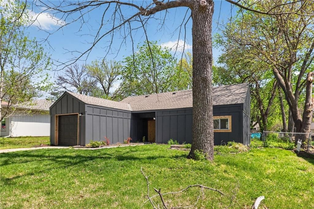 5409 Maple Street — photo 2