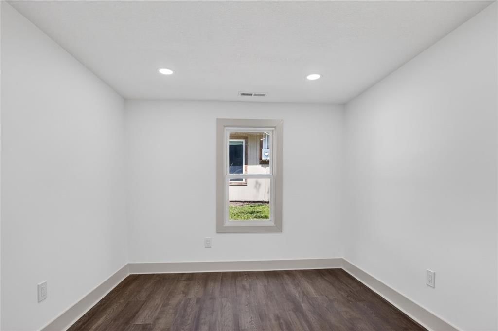 5409 Maple Street — photo 12