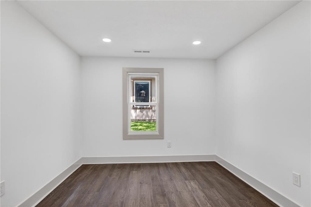 5409 Maple Street — photo 13