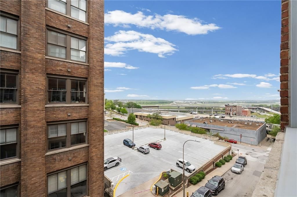712 Broadway Boulevard — photo 2