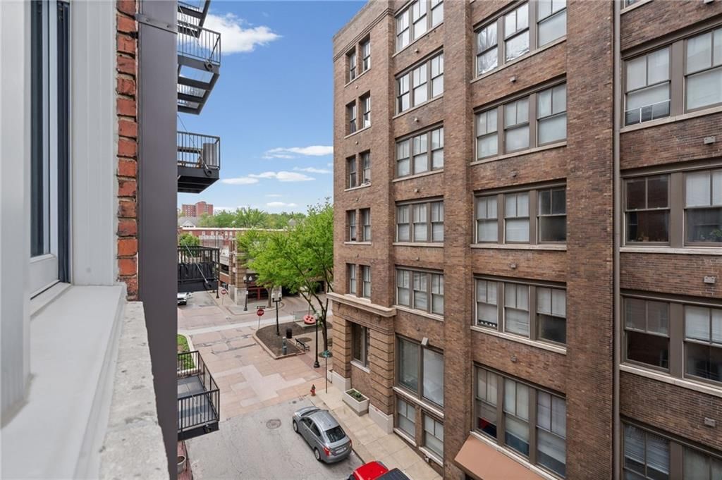 712 Broadway Boulevard — photo 23