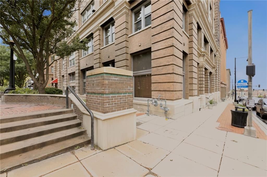 712 Broadway Boulevard — photo 28