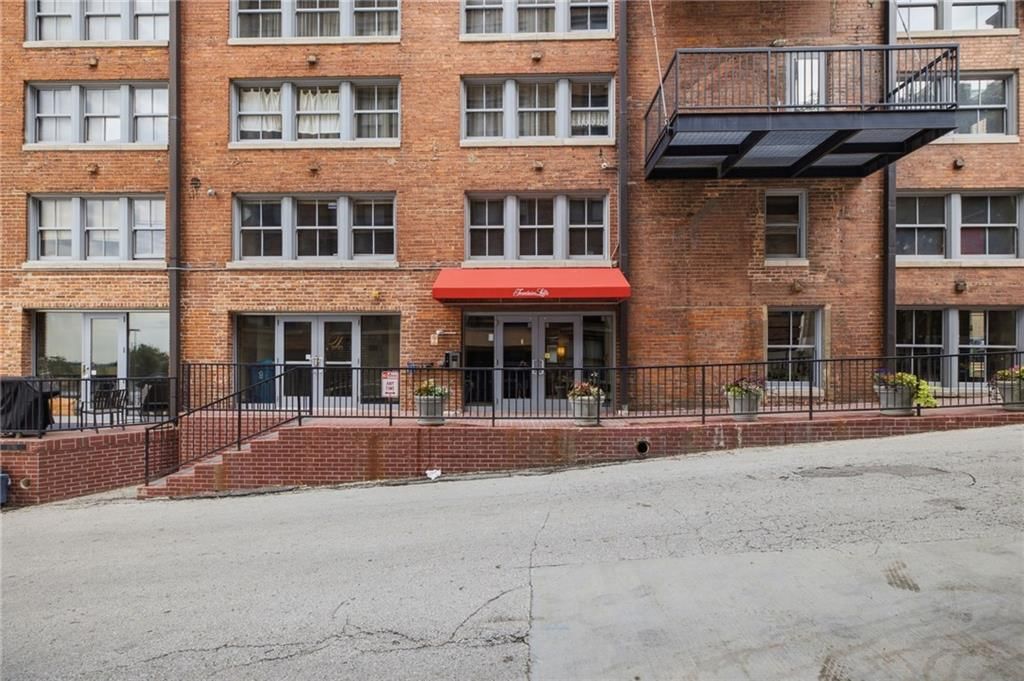 712 Broadway Boulevard — photo 74