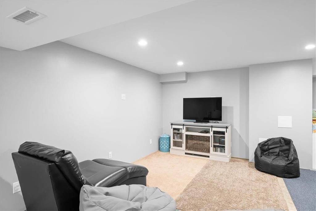 511 SE FRANKLIN Court — photo 27