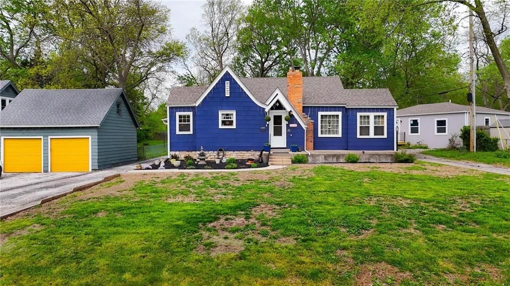 2710 Windsor Avenue — photo 2