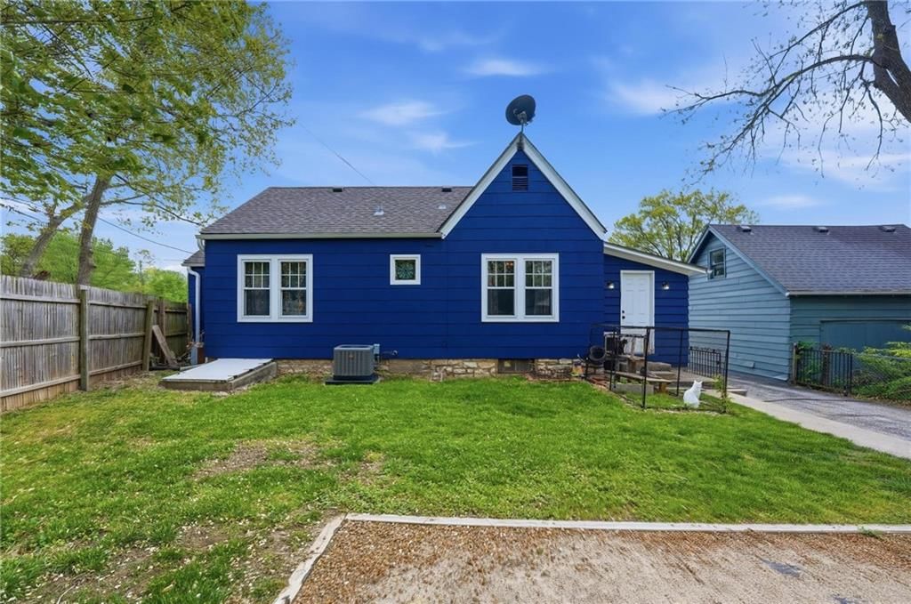 2710 Windsor Avenue — photo 33