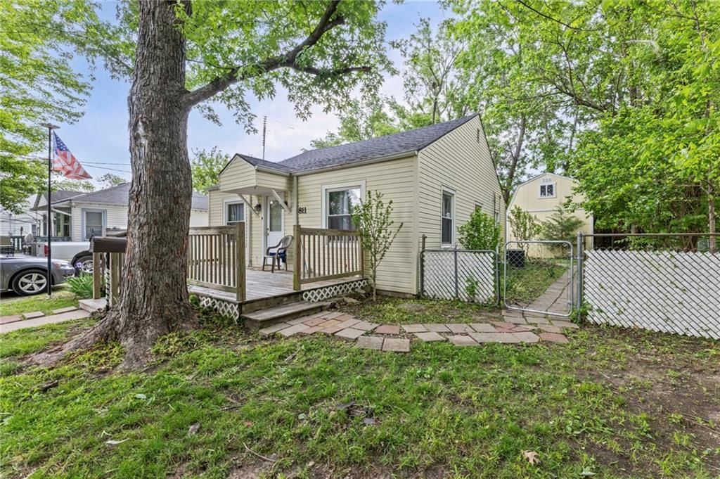 811 S Hickory Street — photo 2