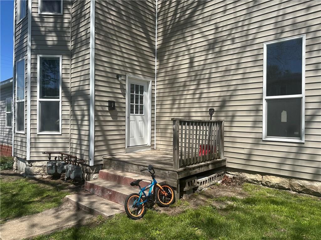 1100 Locust Street — photo 3