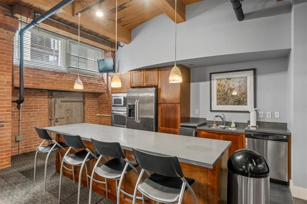 712 Broadway Boulevard — photo 17