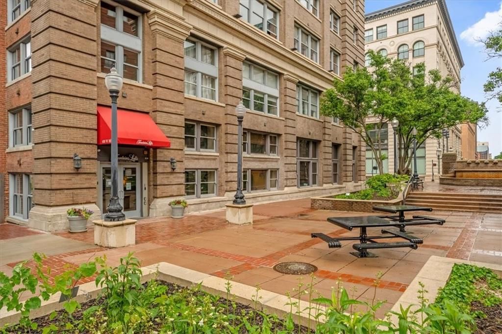 712 Broadway Boulevard — photo 20