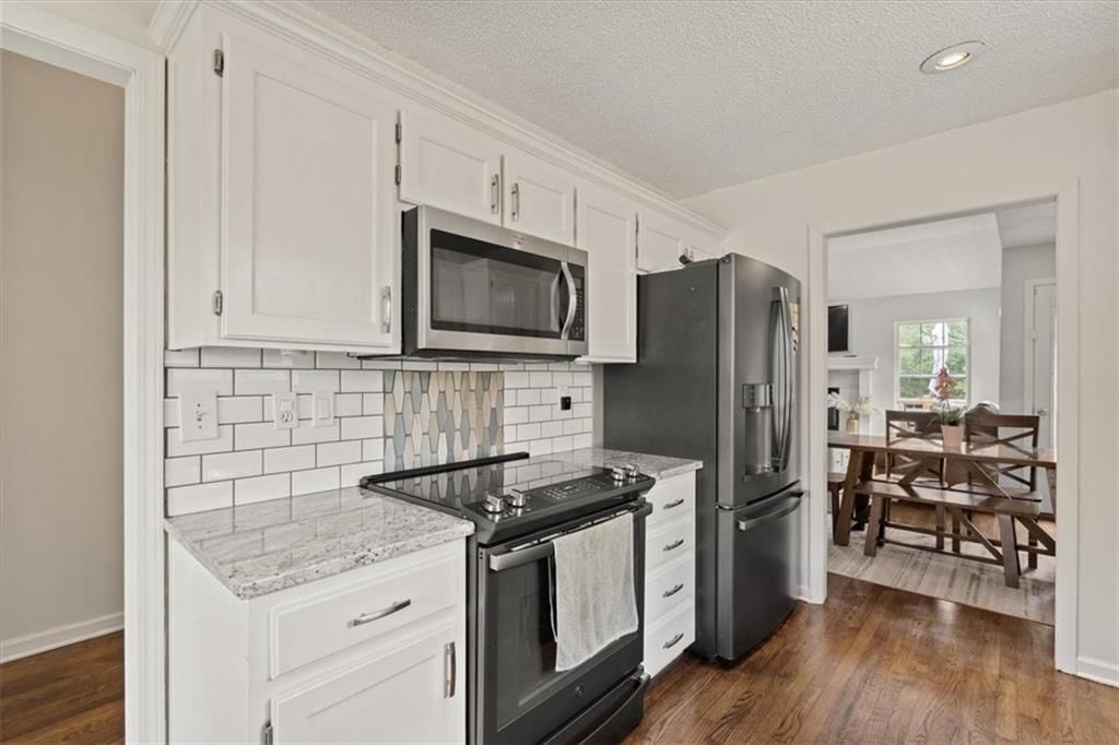 540 W Northview Street — photo 6
