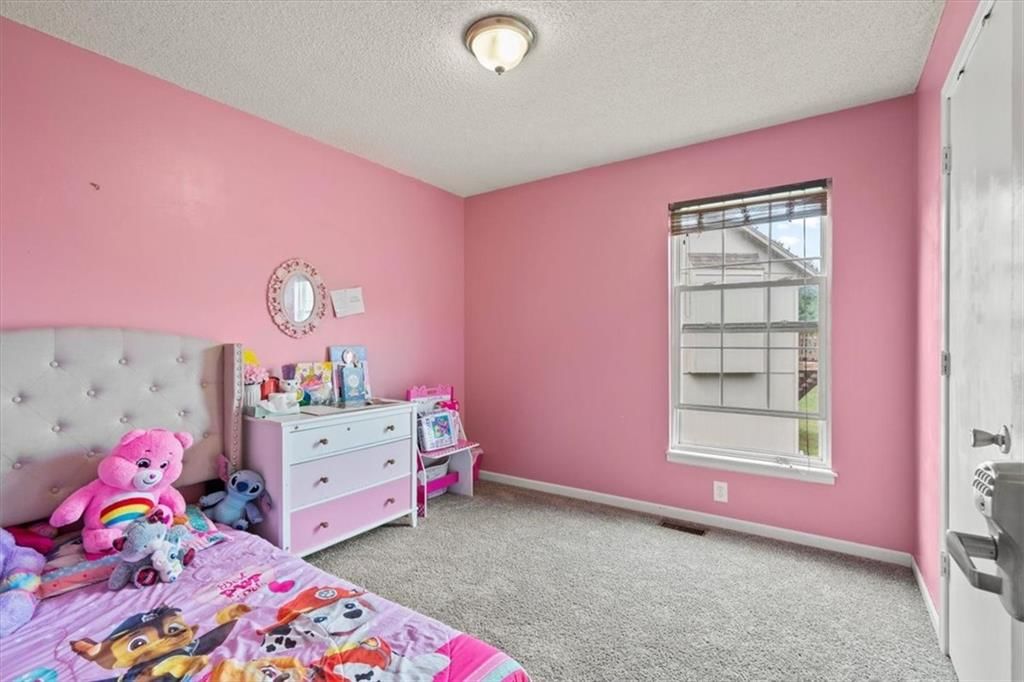 540 W Northview Street — photo 9