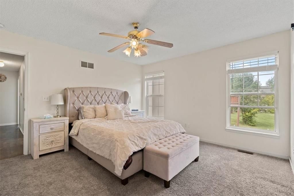 540 W Northview Street — photo 10