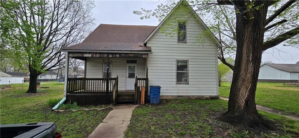 407 S Bismark Street — photo 1
