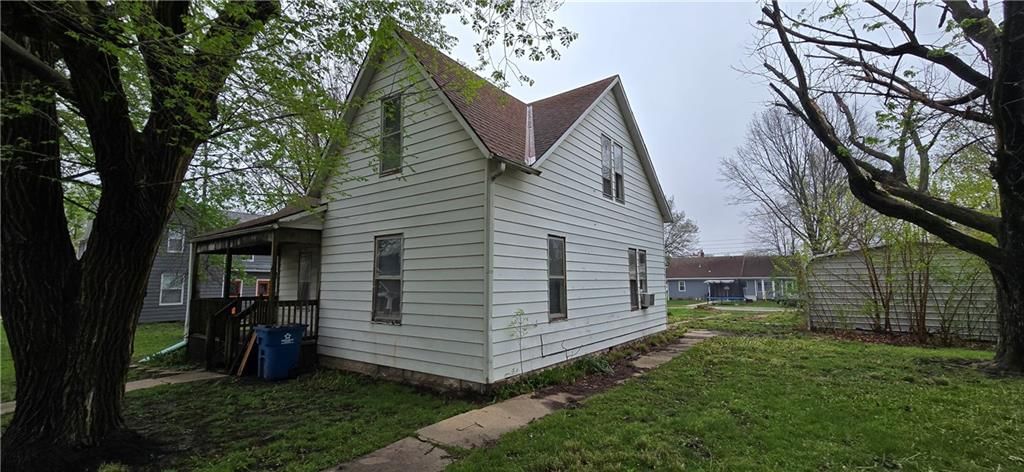 407 S Bismark Street — photo 2