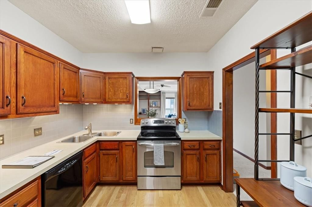 301 E Partridge Avenue — photo 5