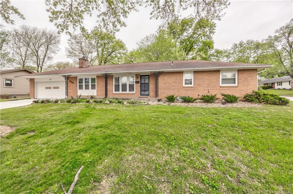 808 N Apache Drive — photo 2