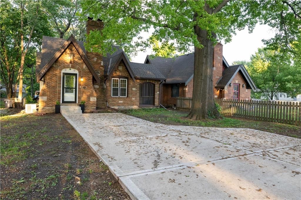 7639 Holmes Road — photo 3