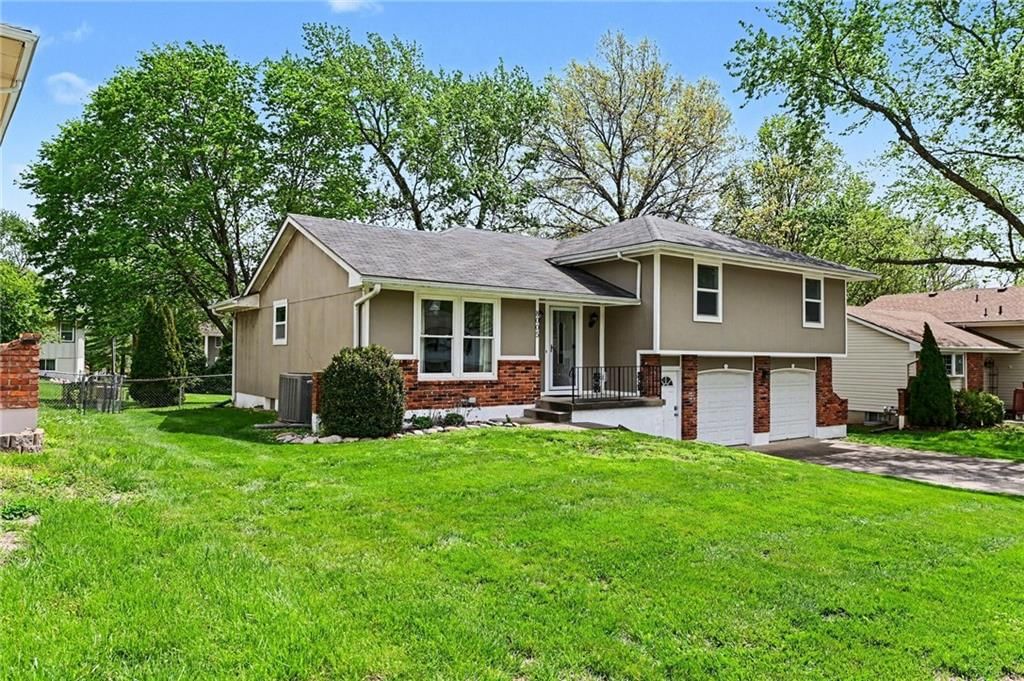 8005 N Harrison Street — photo 3
