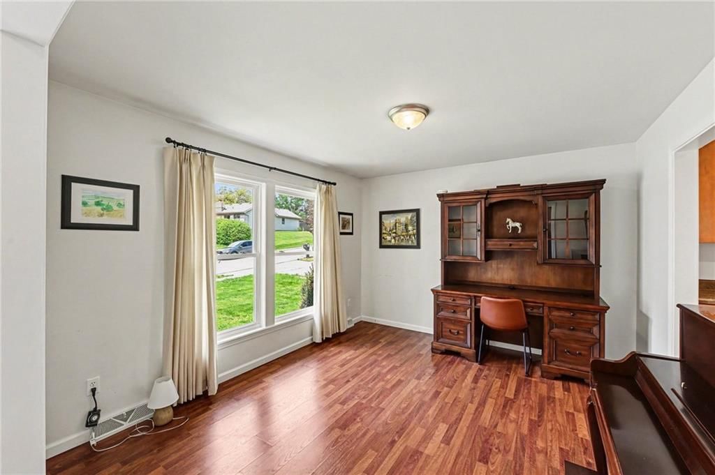 8005 N Harrison Street — photo 4