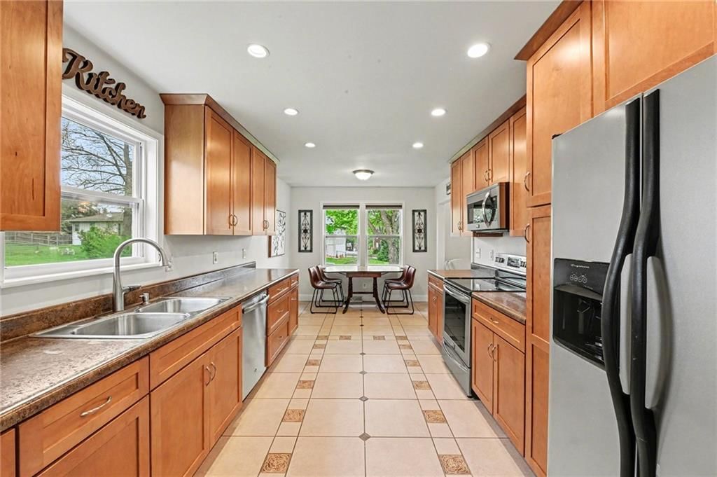 8005 N Harrison Street — photo 7