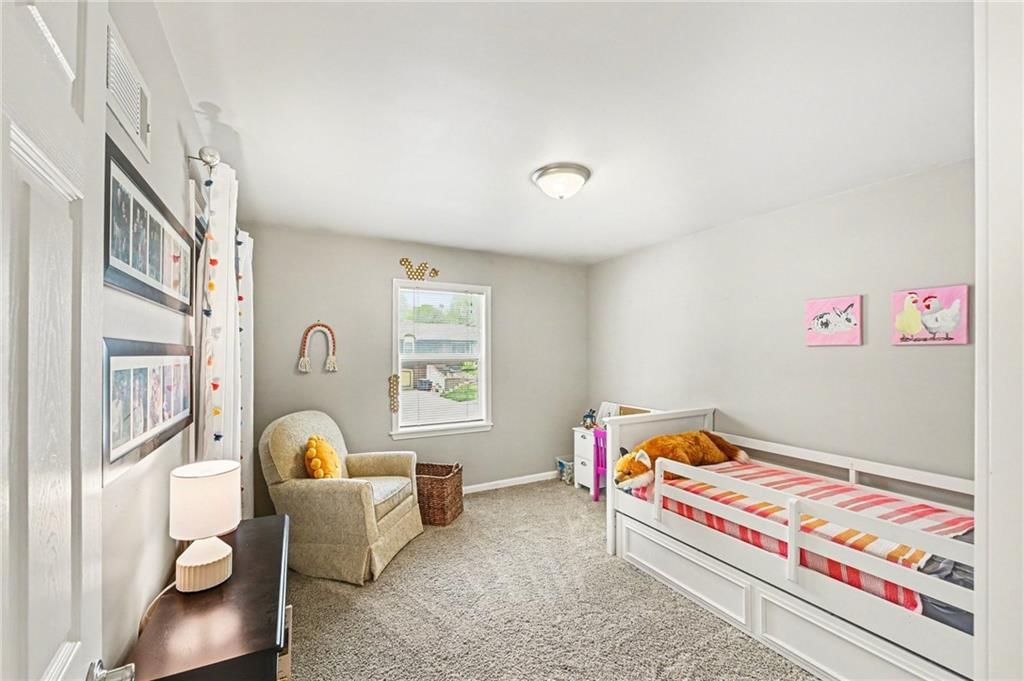 8005 N Harrison Street — photo 15