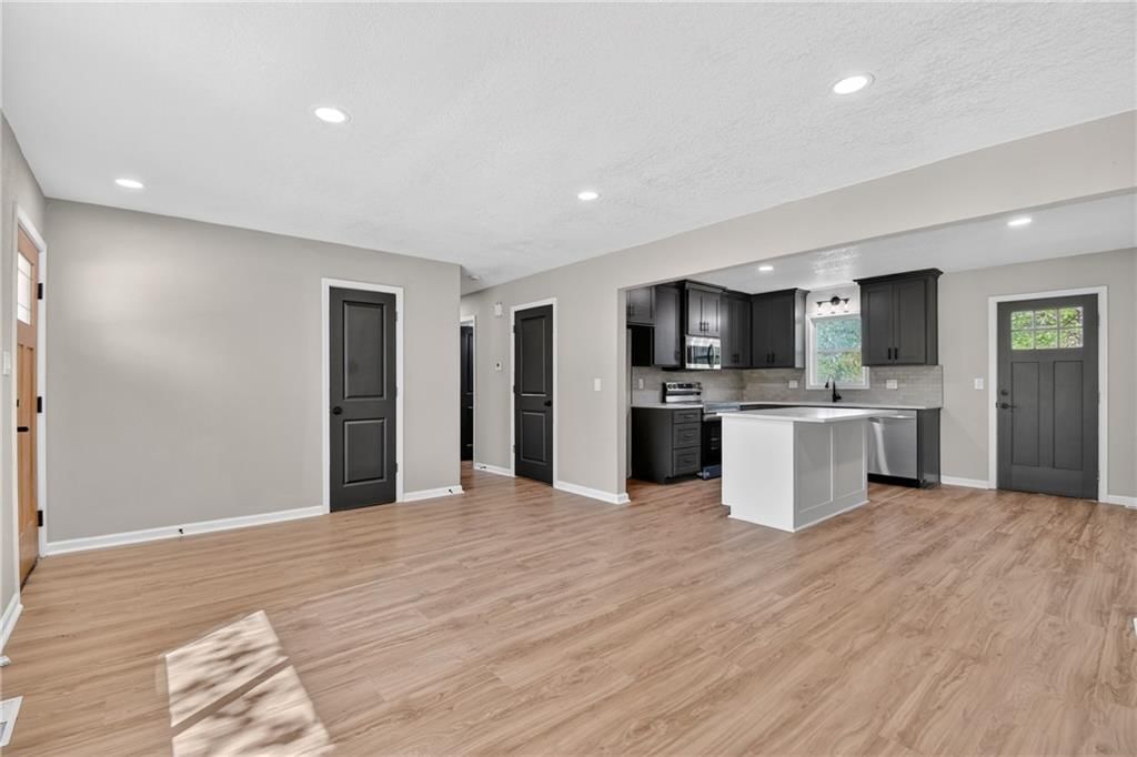 1401 SE Royal Street — photo 2