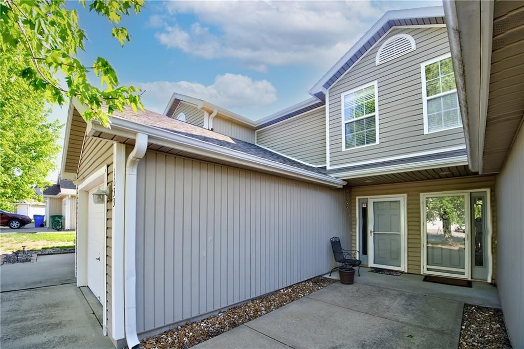 1633 SW Highland Drive — photo 2