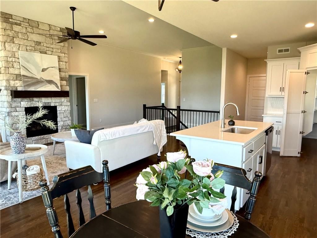 1015 Poplar Lane — photo 9