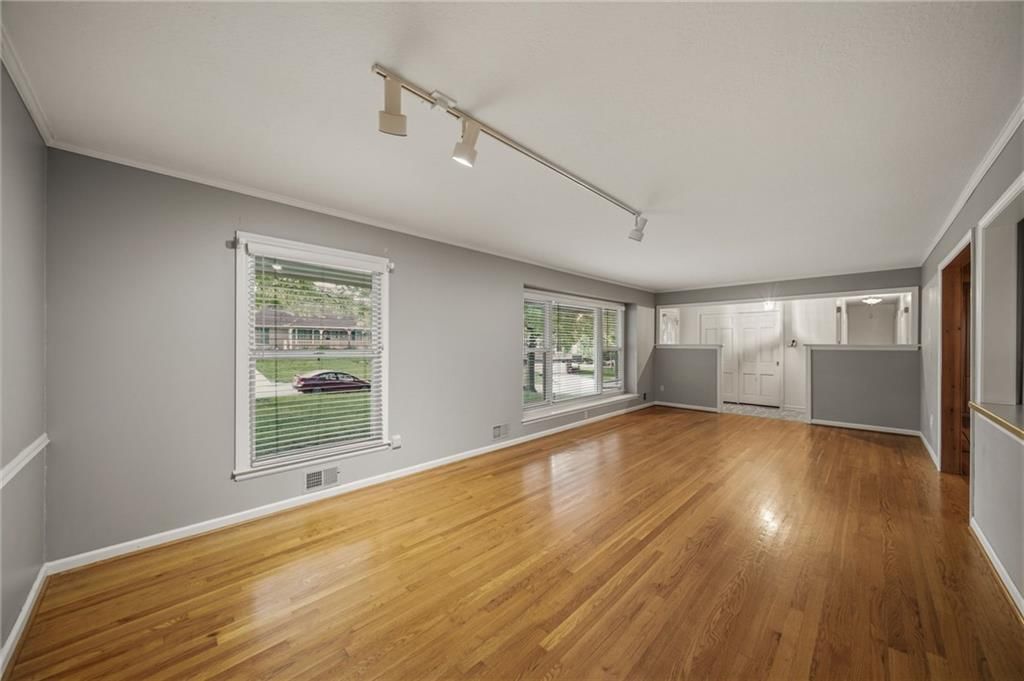 6317 Sterling Avenue — photo 9