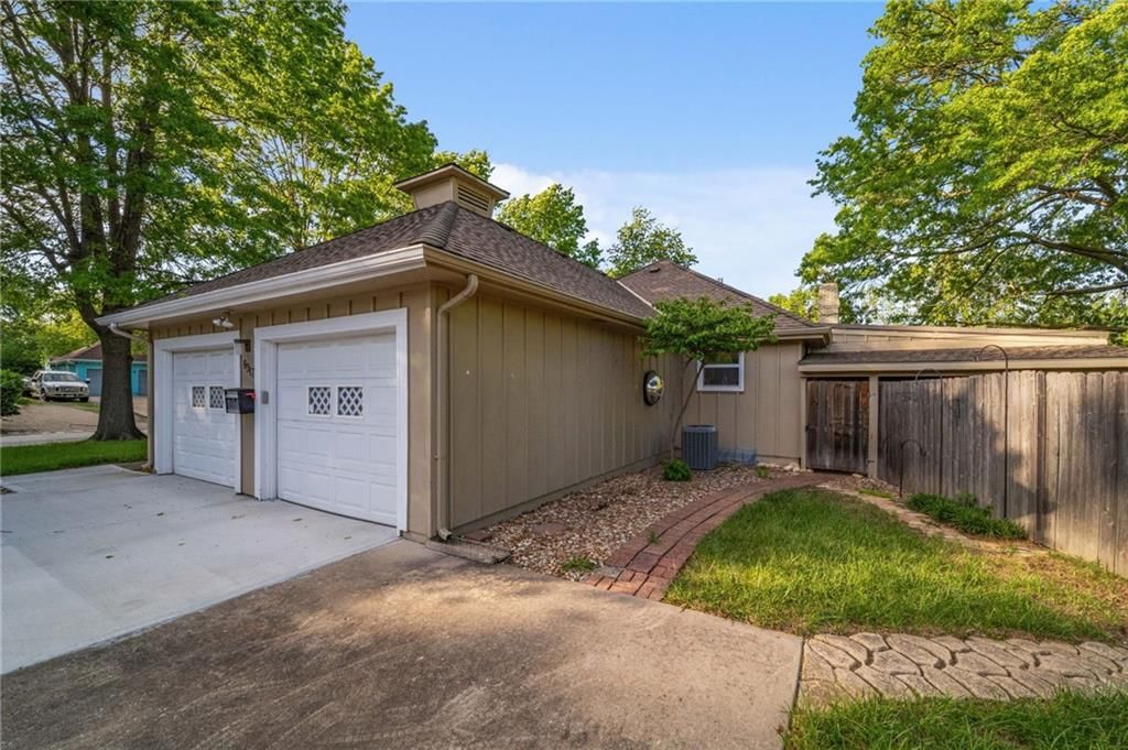 6317 Sterling Avenue — photo 51