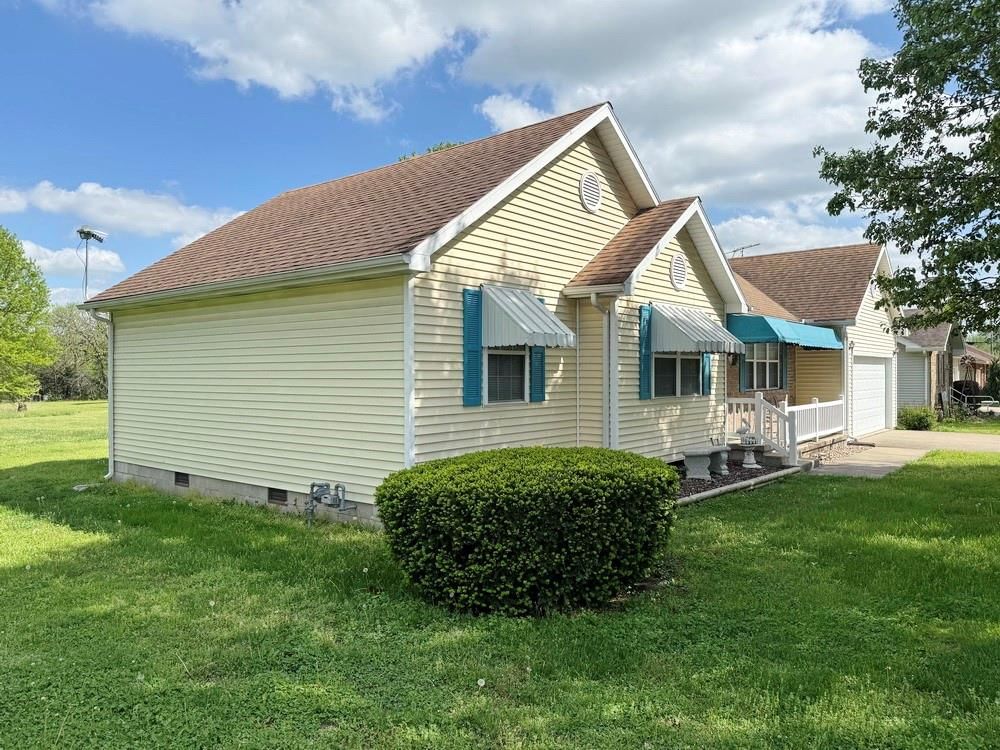 1405 S Schrock Street — photo 3