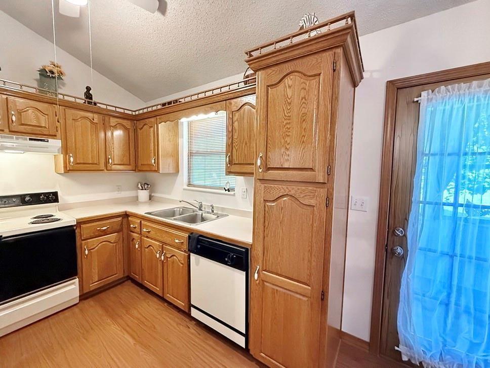 1405 S Schrock Street — photo 12