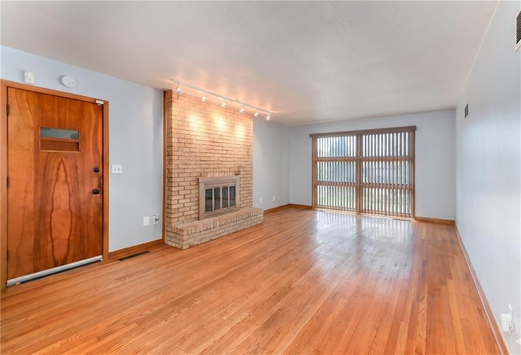 6328 Roswell Avenue — photo 4