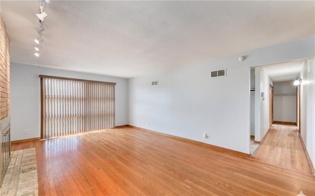 6328 Roswell Avenue — photo 6