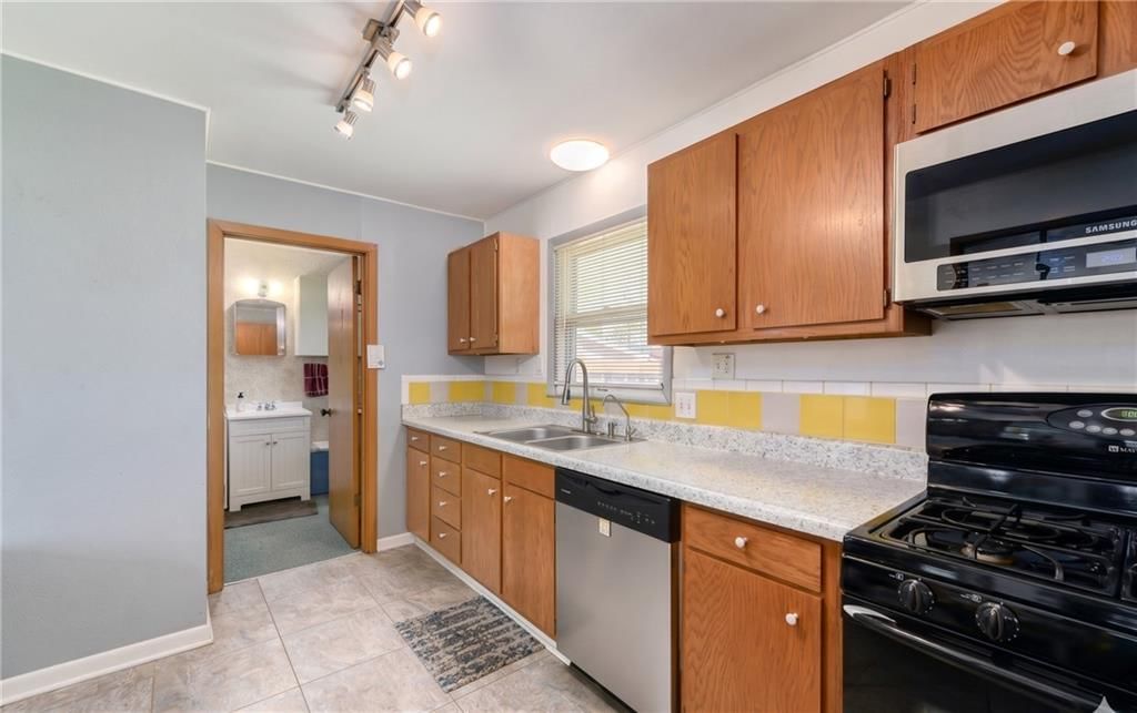 6328 Roswell Avenue — photo 8